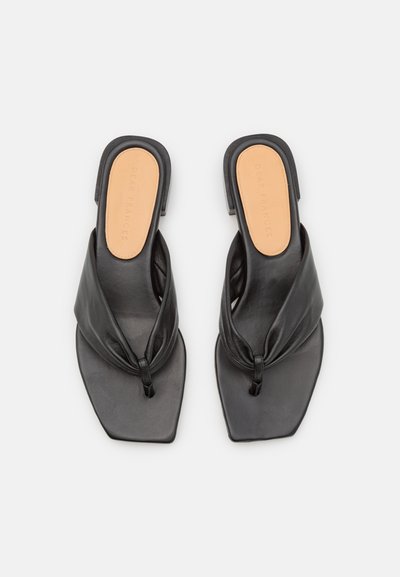 DEAR FRANCES WRAP - Sandale cu baretă între degete - black