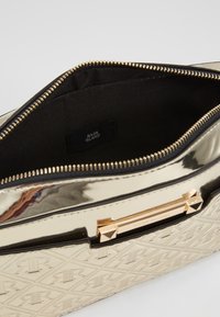 River Island Bandolera - gold-coloured