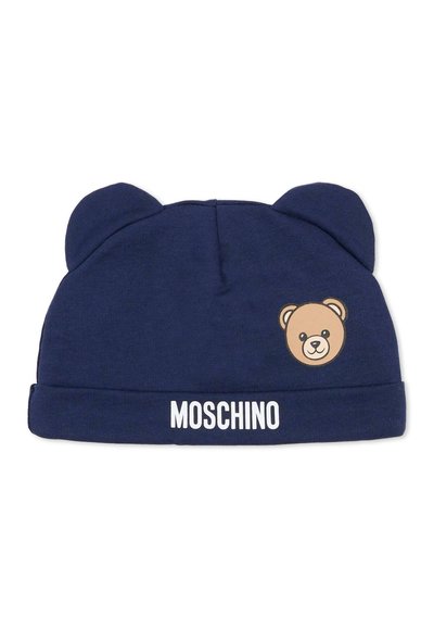 Cappello beanie blu navy con orecchie da orso, con grafica di un volto di orso color cuoio e marchio "Moschino" bianco sul risvolto. Materiale morbido, vestibilità aderente.