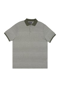 Camiseta polo de manga corta en gris claro con cuello y puños en verde oscuro. Presenta rayas horizontales texturizadas y un bolsillo en el pecho.