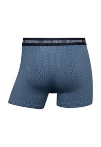Męskie bokserki w geometryczny niebieski wzór, wykonane z miękkiej tkaniny, z ciemnym pasem w talii z logo "JBS Underwear".