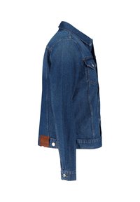 Blå denimjacka med klassisk skärning, med en spetsig krage, två framfickor, knäppning med knappar och en läderpatch-detalj.