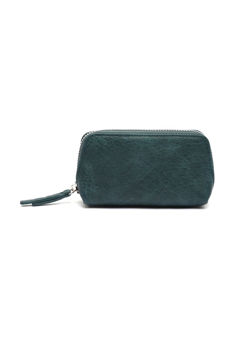 Borsetta zip in pelle textured verde scuro di forma rettangolare con una piccola linguetta in pelle per la zip.