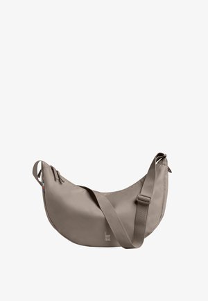 Borsa a spalla color taupe a forma di mezzaluna con tracolla regolabile, chiusura a zip e piccolo logo "GOT BAG" al centro frontale.