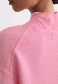 Marc O'Polo DENIM MOCK NECK - Pulóver - light pink melange