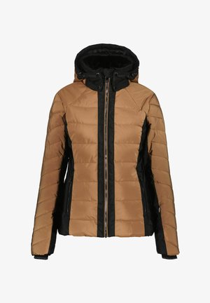 Pufferjack met een beige en zwarte kleur, voorzien van een ritssluiting aan de voorkant, twee zijzakken, een afneembare capuchon en een horizontaal gestikte patroon.