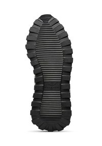 Suola di scarpa in gomma nera con un motivo testurizzato e rigato. Presenta una forma ovale con scanalature di trazione distintive e il marchio "VOILE BLANCHE."
