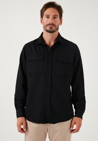 REGULAR FIT - Koszula