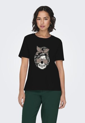 Camiseta negra con un diseño gráfico de una calavera con gafas y una cinta para la cabeza estampada. Mangas cortas y corte relajado.