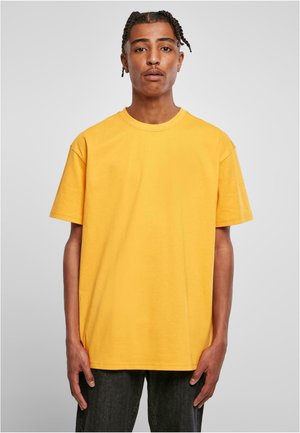 Gelbes Baumwoll-T-Shirt mit kurzen Ärmeln, runder Ausschnitt und lockerer Passform. Glatte Textur, minimalistisches Design und keine sichtbaren Grafiken oder Muster.