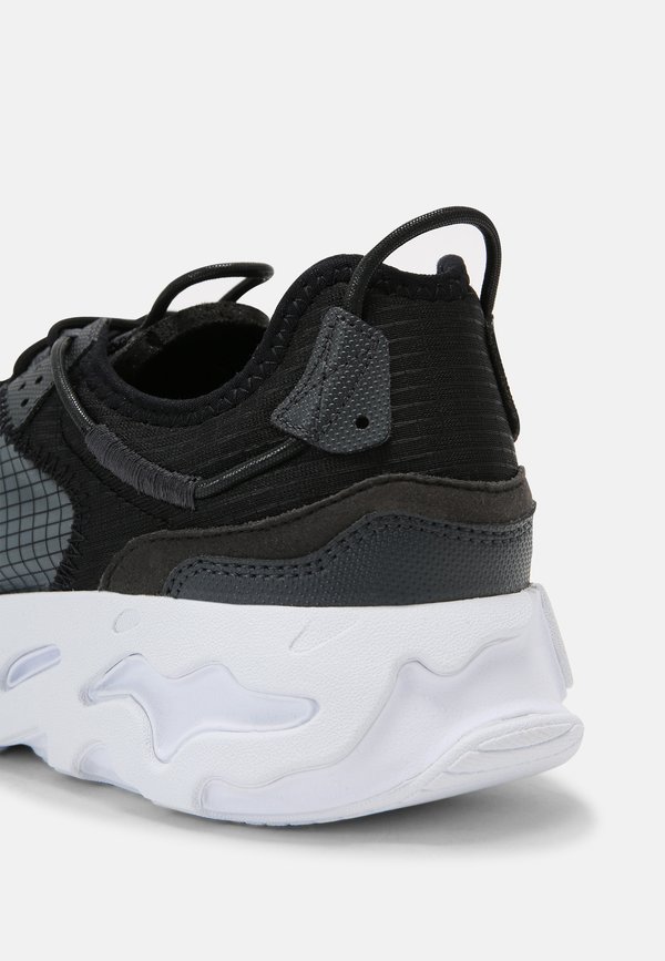 REACT LIVE - Trainers4