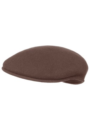 Cappello piatto marrone in feltro con visiera curva e texture liscia.