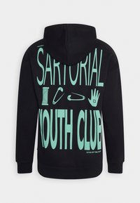 Crna hoodie s velikim mint zelenim natpisom "SARTORIAL YOUTH CLUB" i dizajnerskim ikonama. Mekana tekstura s opuštenim krojem.