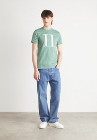 Les Deux ENCORE T-SHIRT - T-shirt print - dark ivy green/white