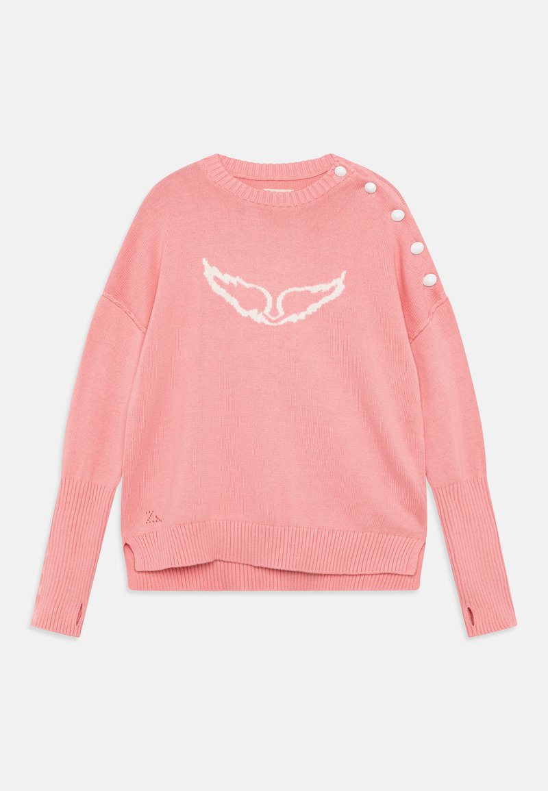 Roze gebreide trui met een wit vleugeldesign op de borst, geribde manchetten en zoom, met decoratieve knopen op één schouder.