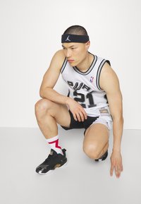 Mitchell & Ness NBA SWINGMAN SAN ANTONIO SPURS 98 TIM DUNCAN - Maillot NBA - white