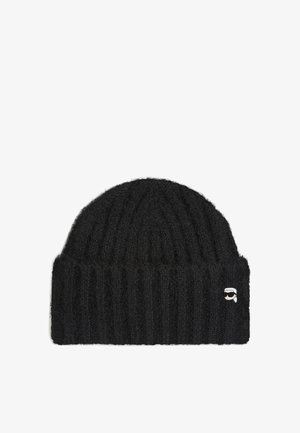 Gorro de malha preto com textura canelada. Apresenta um pequeno gráfico de lado. Feito de material macio e felpudo.