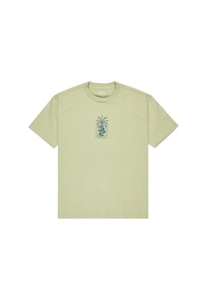 Jasnozielona bawełniana koszulka z krótkim rękawem, z niebieskim wzorem ananasa umieszczonym na środku klatki piersiowej. Okrągły dekolt.