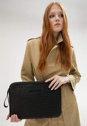 LOLA CASADEMUNT Funda para portátil - black