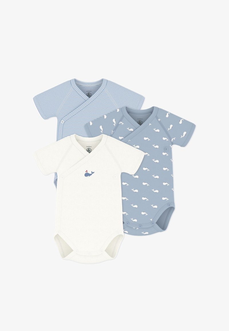 Drei kurzärmelige Babybodysuits in blauen Streifen, einfarbig weiß mit Wal-Motiv und blau mit weißem Wal-Muster, mit Druckknopfverschlüssen an den Seiten.