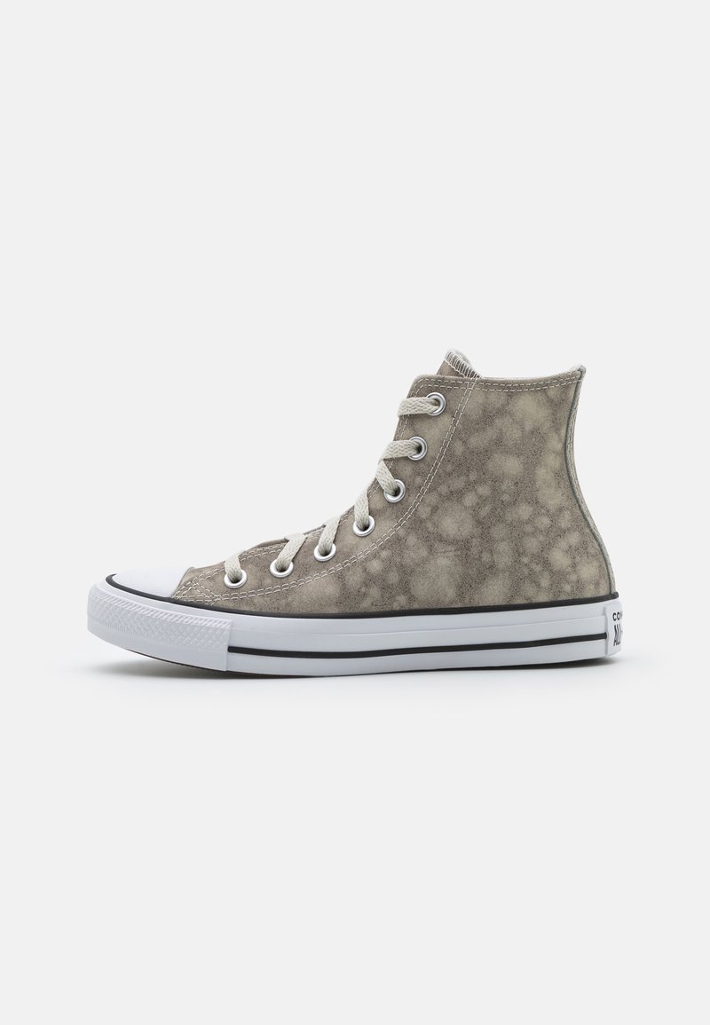 High-top sneaker in light gray, made of textured canvas. Features white rubber toe cap, gray laces, and black stripe on the sole.