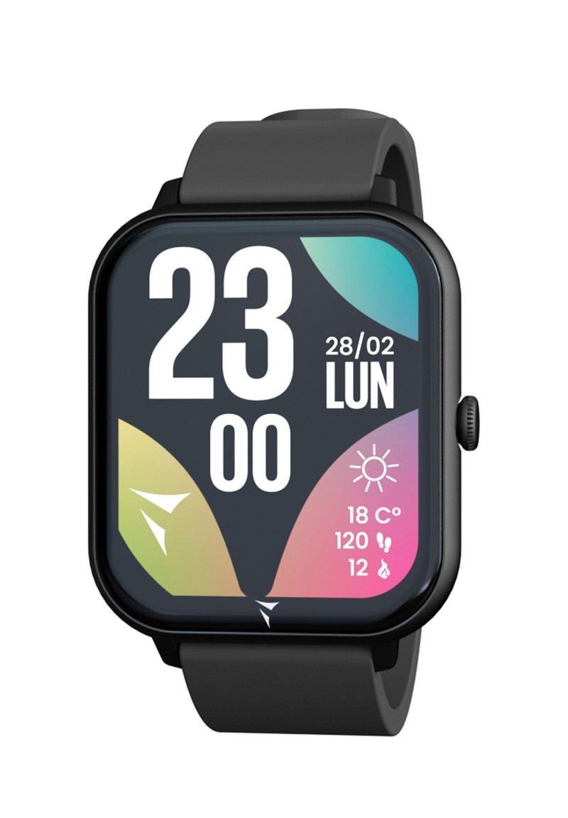 Smartwatch con cassa quadrata nera e cinturino in silicone. Il display mostra icone colorate e grandi numeri bianchi per l'ora e la data.