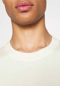 DRYKORN RAPHAEL - T-shirt básica - ecru