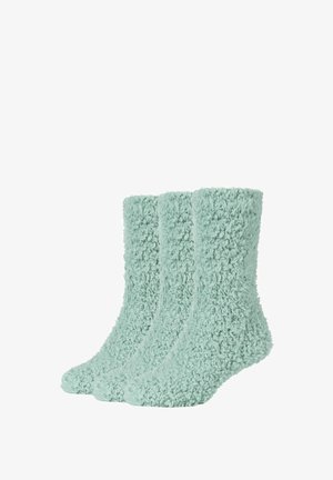 Drie paar muntgroene, pluizige sokken met een zachte textuur en een hoogte tot de middenkuit, met een consistente, donzige oppervlakte.