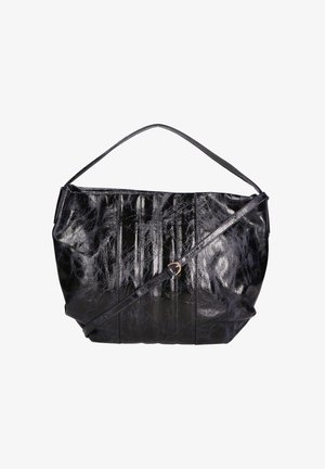 Zwarte, glanzende handtas met een slungelig ontwerp, voorzien van een brede schouderband, verticale stiksels en een textuurafwerking. Verstelbare crossbody-optie.