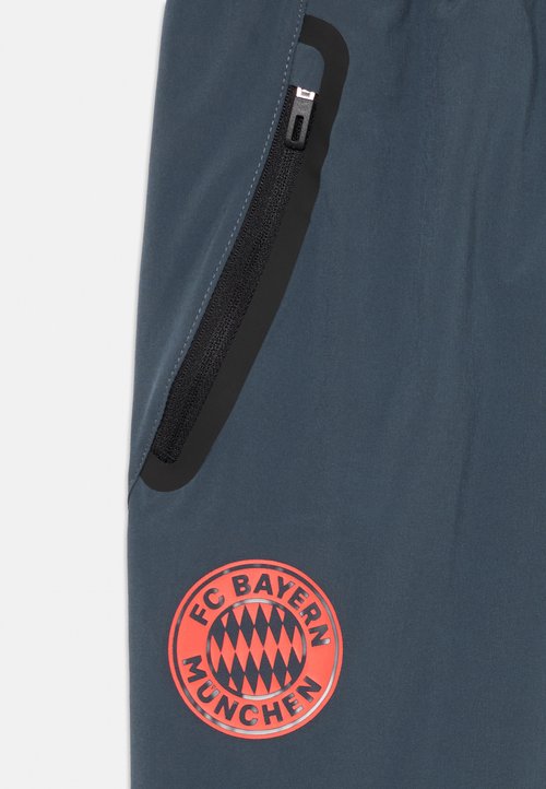 adidas FC BAYERN MUENCHEN COMPETITION TRAVEL PANT KIDS UNISEX - Pantalones deportivos - bold onix/easy coral — foto 3
