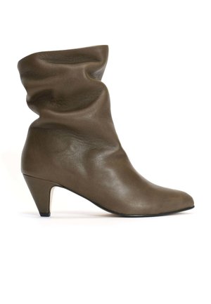 VULLY  - Classic ankle boots - olive green