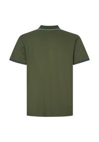 Oliwkowa koszulka polo z krótkim rękawem, posiadająca żebrowany kołnierzyk oraz kontrastowe niebieskie i białe wykończenia na mankietach.