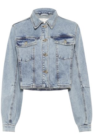 Lys blå denim kort jakke med lange ermer, knappelukking foran, to brystlommer og kontraststingdetaljer.