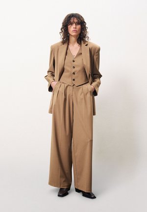 LORINA - Stoffhose - camel