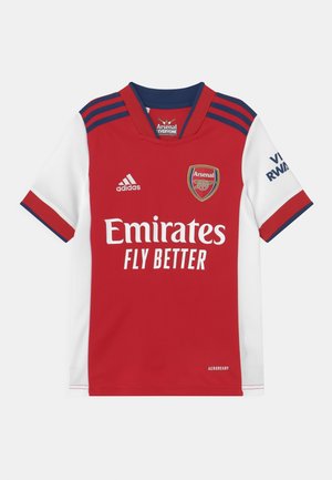 Rød og hvid kortærmet fodboldtrøje med rund hals, med "Emirates" på forsiden og Adidas-logoet på venstre bryst.