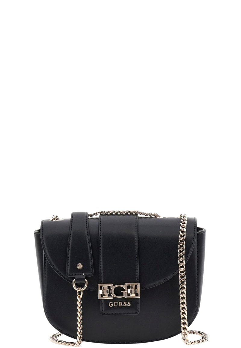 Borsa a tracolla in pelle nera con chiusura a pattina, tracolla a catena argentata e una prominente accentuazione del logo sul davanti. Texture liscia, forma compatta.