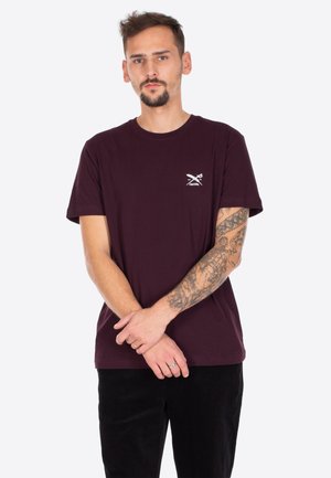 CHESTFLAG - Basic T-shirt - aubergine
