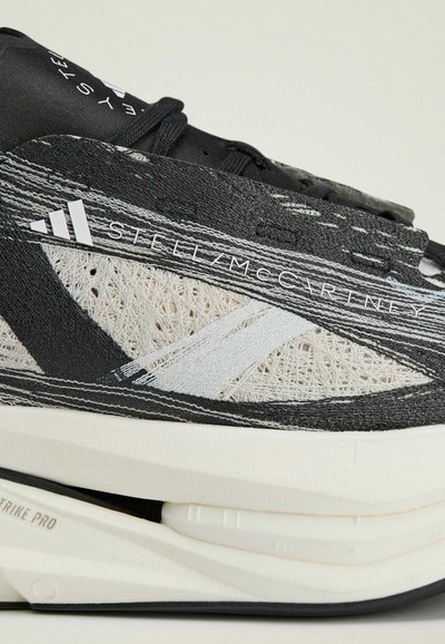 adidas by Stella McCartney PRIME STRUNG - Chaussures de running sur route - cloud white/grey one/core black