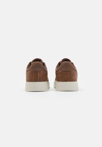 Pier One Sneakersy niskie