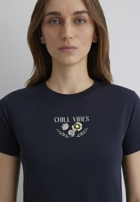 Thumbnail Image 3