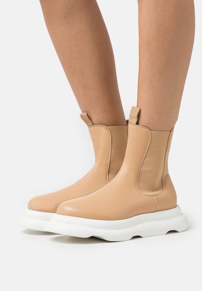 A.W.A.K.E. MODE CASUAL ARIANA BOOT - Μποτάκια πλατφόρμα - beige/white