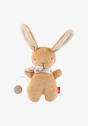 Lapin en peluche marron doux avec de longues oreilles, foulard floral et boîte à musique à tirette fixée sur fond blanc.