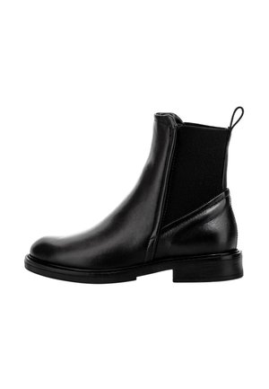 Bottine Chelsea en cuir noir avec panneau latéral élastique et languette de tirage sur fond blanc.
