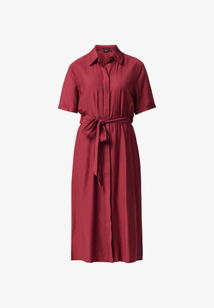 Burgunderfarvet skjortekjole lavet af glat stof, med krave, korte ærmer, knaplukning foran og en bælte i taljen, der kan ties.