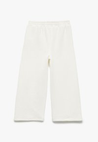 Witte wijde broek met een textuurstof. Elastische tailleband aan de bovenkant, soepele naden langs de randen, geen zichtbare patronen of details.