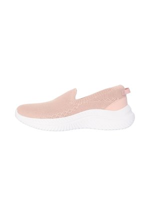 Zapatilla deportiva rosa claro sin cordones con parte superior de punto y suela blanca gruesa con textura, diseñada para un uso informal.