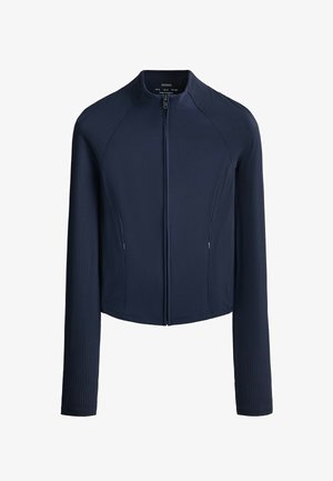 Marineblaue Langarmjacke mit Frontreißverschluss, gerippten Ärmeln und seitlichen Reißverschlusstaschen, auf weißem Hintergrund dargestellt.