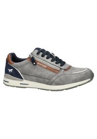 Chaussures de sport grises avec accents navy, dessus en cuir et perforé, fermeture à lacets, détail de zip et semelle en caoutchouc avec marquage.