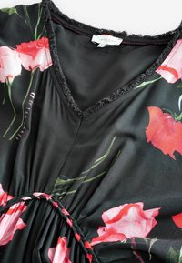Unselected, black
