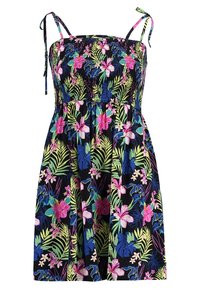 Blumenkleid mit gerafftem Oberteil, dünnen verstellbaren Trägern und einem schwarzen Hintergrund, der pinke und blaue tropische Blumen sowie grünes Laub zeigt.